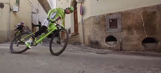 Video: Frajer Sagan sa opäť predviedol na horskom bicykli